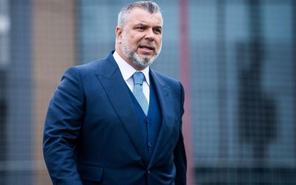 Cosmin Olăroiu a ajutat 10 elevi români blocați în Dubai