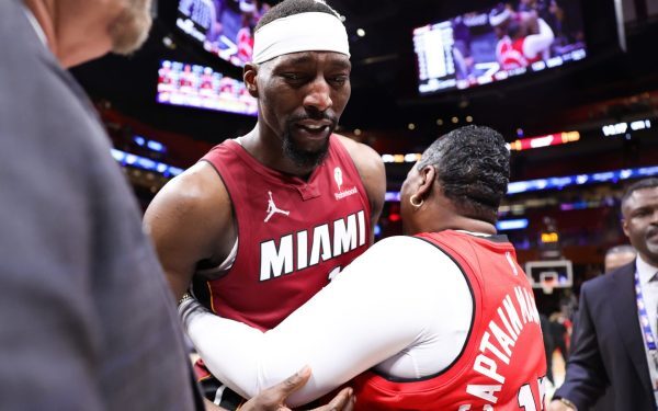 Bam Adebayo scrie istorie în NBA: una dintre cele mai impresionante performanțe din toate timpurile Miami Heat a fost martora unei performanțe de neuitat marți noapte, când Bam Adebayo a reușit să înscrie 83 de puncte într-un singur meci, cel mai bun scor din istoria echipei și unul dintre cele mai mari spectacole din toate timpurile în NBA