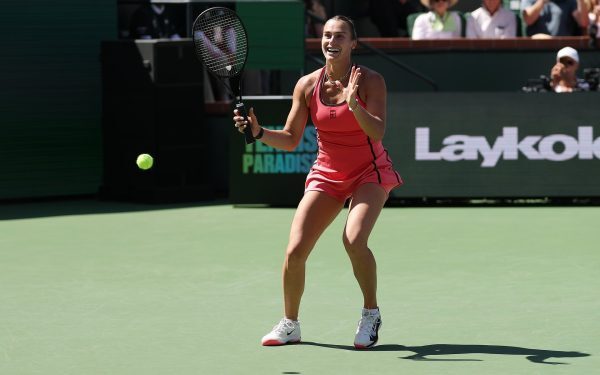 Aryna Sabalenka câștigă primul titlu la Indian Wells după o finală dramatică împotriva Elenei Rybakina Aryna Sabalenka, numărul unu mondial, și-a adăugat în palmares primul titlu la BNP Paribas Open, după o finală plină de suspans împotriva rivalei sale, Elena Rybakina
