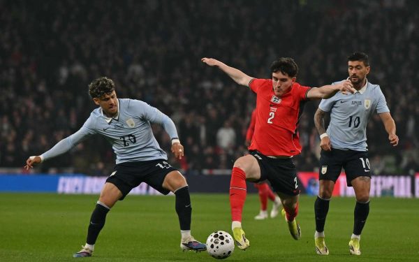 Rezultat modest pentru Anglia: remiză cu Uruguay într-un meci amical cu incidente îngrijorătoare În ciuda așteptărilor, amicalul dintre Anglia și Uruguay s-a terminat cu scorul de 1-1, într-un meci plin de momente tensionate și întrebări pentru tehnicienii „Cei Trei Lei”