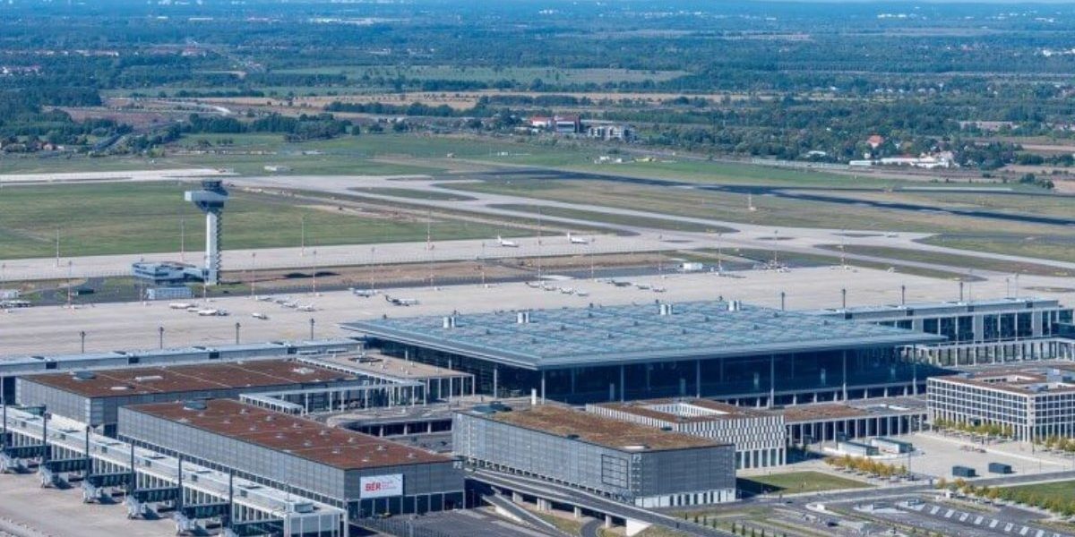 Aeroportul Internațional Berlin-Brandenburg a anunțat în mod oficial că nu vor avea loc zboruri miercuri, 18 martie 2026, din cauza unei greve declanșate de sindicatul Verdi