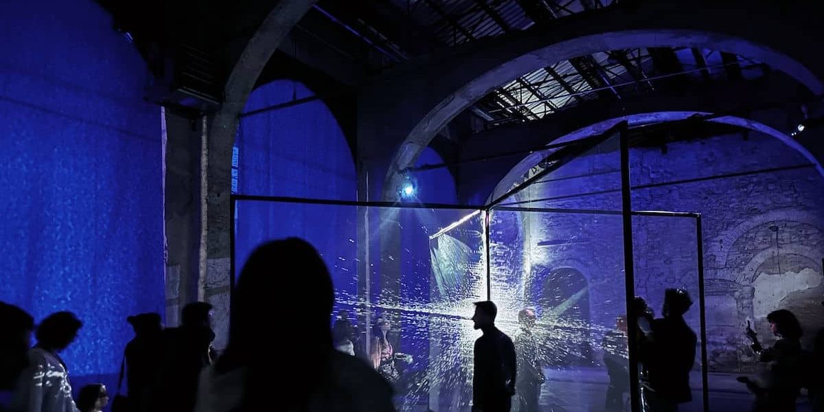 După patru decenii de izolare, aripa istorică a Muzeului Național Tehnic „Dimitrie Leonida” din București va fi redeschisă publicului sâmbătă, 28 martie 2026, marcând un moment de răscruce pentru instituție și patrimoniul tehnic românesc