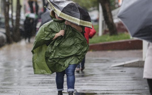 Administrația Națională de Meteorologie (ANM) a emis, duminică dimineață, o avertizare de cod galben de precipitații și ninsori pentru aproape jumătate din țară, inclusiv pentru capitală, București