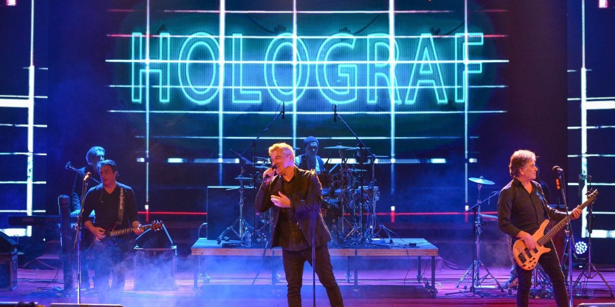 Holograf continuă să doarmă scenele, în ciuda tragediei care a lovit formația Trupa de rock românească Holograf a anunțat oficial că toate concertele programate pentru următoarele săptămâni vor avea loc conform planificărilor inițiale, inclusiv cele din Arad, Reșița, Timișoara și Marea Gala de la Sala Palatului din București