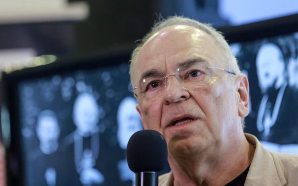 Gabriel Liiceanu critică starea dezastruoasă a relațiilor internaționale și criza economică a României Filozoful Gabriel Liiceanu avertizează asupra stării de criză globală și naționale, afirmând că omenirea se află într-un „ceas al discordiei planetare”, un moment în care încrederea între oameni și națiuni a fost complet compromisă