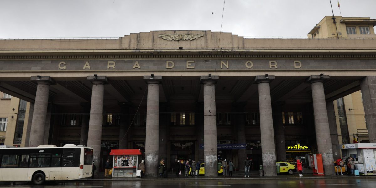 Reabilitarea Gara de Nord, una dintre cele mai importante și aglomerate gări din București, pare să fi rămas în impas, la mai bine de un deceniu de la începutul proiectului