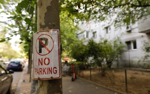 Poliția Locală Sector 1 continuă lupta pentru repararea ordinii în parcări, confiscând 44 de dispozitive improvizate folosite pentru a bloca accesul șoferilor în zonele de reședință