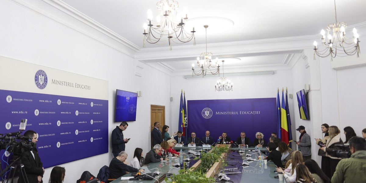PNL susține numirea lui Mihai Dimian în funcția de ministru al Educației, după decizia luată într-o ședință online din această seară Partidul Național Liberal (PNL) și-a oficializat, în această seară, sprijinul pentru propunerea de a-l numi pe profesorul Mihai Dimian în poziția de ministru al Educației
