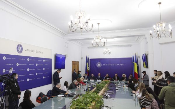 PNL susține numirea lui Mihai Dimian în funcția de ministru al Educației, după decizia luată într-o ședință online din această seară Partidul Național Liberal (PNL) și-a oficializat, în această seară, sprijinul pentru propunerea de a-l numi pe profesorul Mihai Dimian în poziția de ministru al Educației