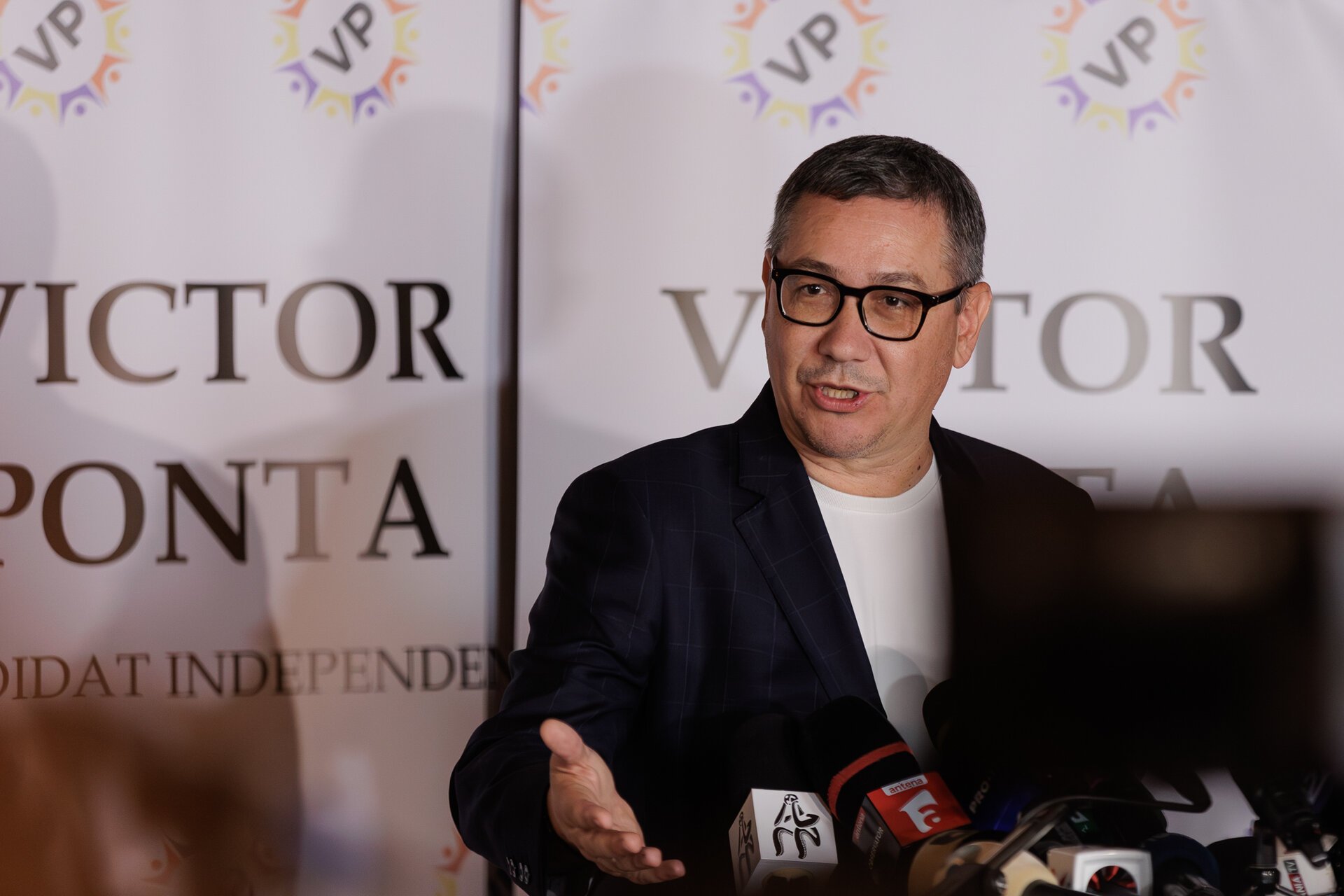 Victor Ponta, fost premier și lider al Partidului Pro România, devine din nou subiectul unor dezbateri intense, după declarațiile recente referitoare la situația fiicei sale, Oana Țoiu, și modul în care aceasta a fost implicată în procesul de repatriere selectivă organizat de Ministerul Afacerilor Externe (MAE)