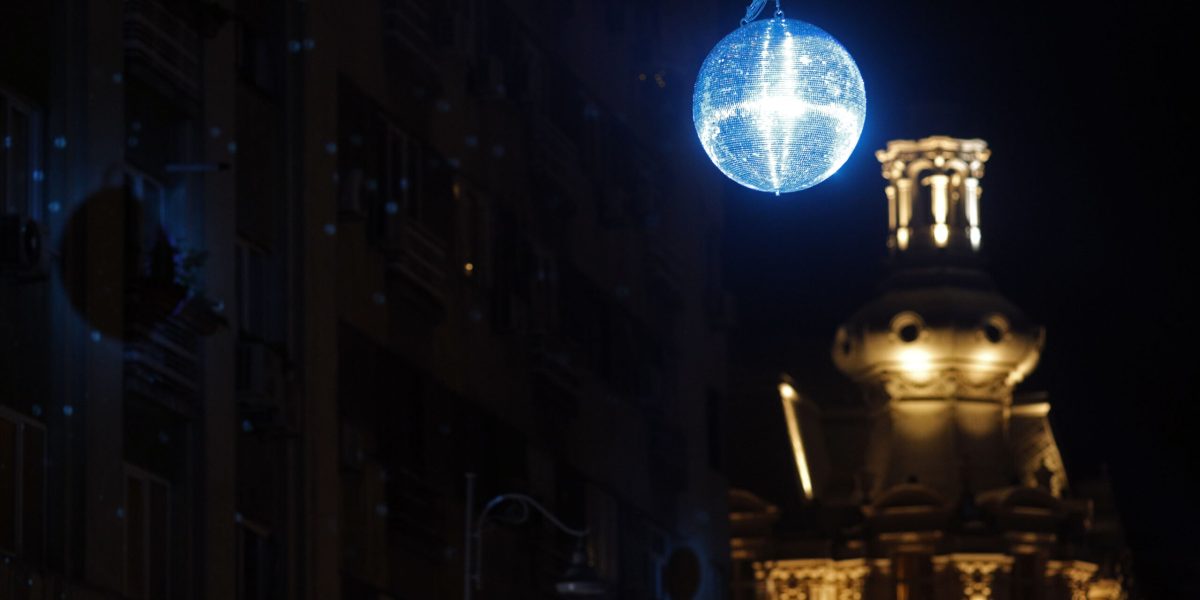 Primăvara începe să dea semne de revenire, iar orașul se pregătește pentru un vârtej de evenimente culturale și artistice care promit să reîmprospăteze scena bucureșteană