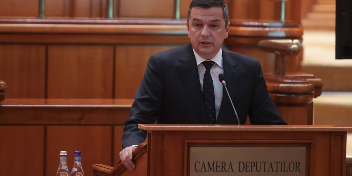 România, obligată de instanțe internaționale să recunoască căsătoriile gay În ciuda opoziției de mult timp a autorităților române, situația legală a cuplurilor de același sex din țară se află în centrul unui proces de adaptare forțată la standardele europene