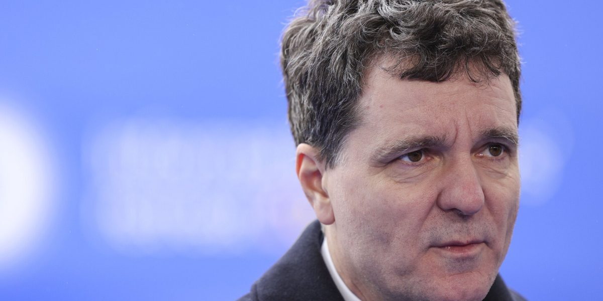 Președintele Nicușor Dan asigură cetățenii români: România rămâne un teren sigur și stabil În contextul tensiunilor globale și a situațiilor instabile din diverse regiuni ale lumii, președintele capitalei, Nicușor Dan, a venit cu o declarație clară și liniștitoare pentru românii aflați în situația de a fi blocati sau evacuați din diverse țări