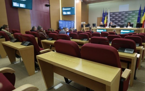 Amânarea ședinței CGMB: un pas pentru pregătirea documentației și susținerea proiectelor de dezvoltare a Bucureștiului Consilierii generali ai Partidului Social Democrat au decis să amâne ședința extraordinară programată inițial pentru marți, 10 martie, în cadrul Consiliului General al Municipiului București (CGMB)