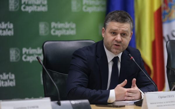 Criza financiară a Capitalei devine iminentă din cauza blocajului politic și a lipsei de sprijin bugetar Situația financiară a Bucureștiului se află în pragul unei crize fără precedent, în condițiile în care întârzierea adoptării bugetului de stat a blocat, din nou, funcționarea normală a administrației locale
