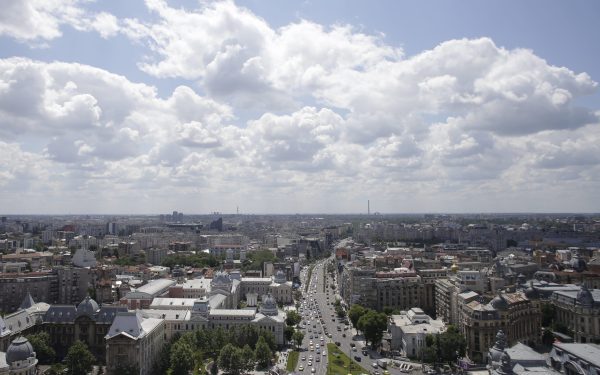 Parlamentul a adoptat un amendament crucial la legea bugetului pentru 2026, care limitează drastic controlul asupra banilor din Capitală, relansând disputele teritoriale din București