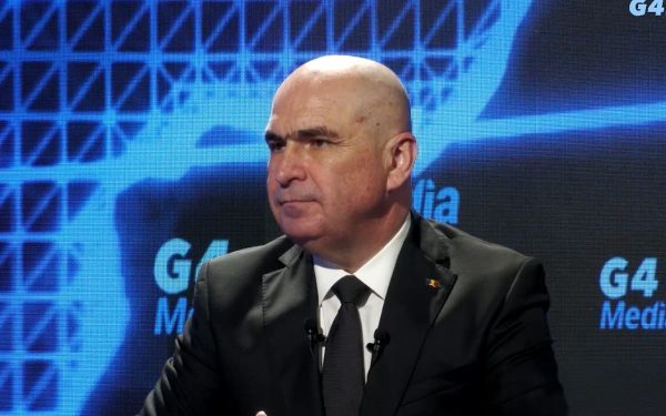 Premierul Ilie Bolojan anunță măsuri pentru controlul prețurilor la carburanți, dar evită TVA-ul din cauza procedurilor UE Guvernul României pregătește un nou pachet de măsuri pentru a tempera creșterea prețurilor la carburanți, în condițiile în care situația de pe piețele internaționale devine tot mai dificil de controlat