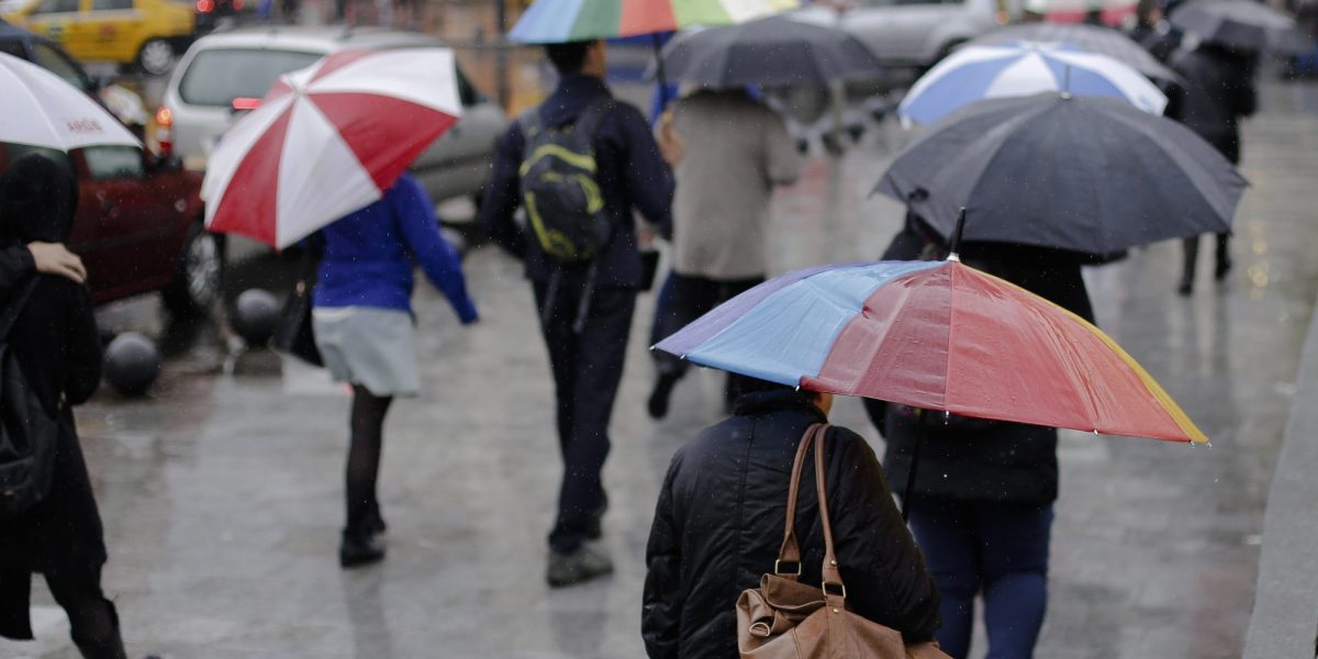 Vreme extremă anunțată de meteorologi pentru zilele următoare: ploi torențiale, vânt puternic și ninsori în zonele montane Începând de joi dimineață și până sâmbătă seară, o serie de alerte meteo de cod galben sunt în vigoare pentru mai multe regiuni din țară, inclusiv pentru capitală