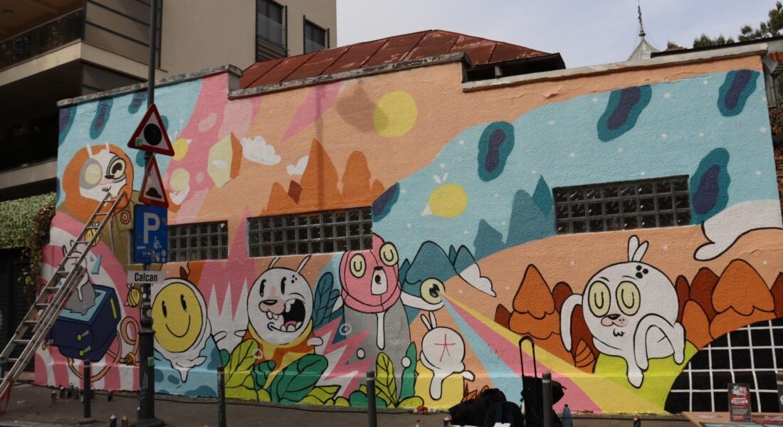 Primarul Ciprian Ciucu declanșează „războiul graffiti” în Capitală, dar controversa continuă Primarul general al Capitalei, Ciprian Ciucu, a stârnit recent o dezbatere aprinsă după ce a catalogat desenele și picturile murale pe pereți drept o „boală” a orașului și a promis introducerea unor măsuri dure pentru combaterea fenomenului