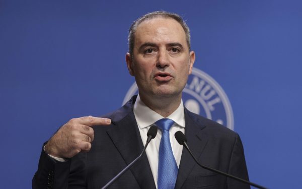 Ministerul Finanțelor a dat asigurări marți după-amiază că activitatea ministrului Alexandru Nazare nu a fost afectată de incidentul rutier minor în care a fost implicat în cursul dimineții