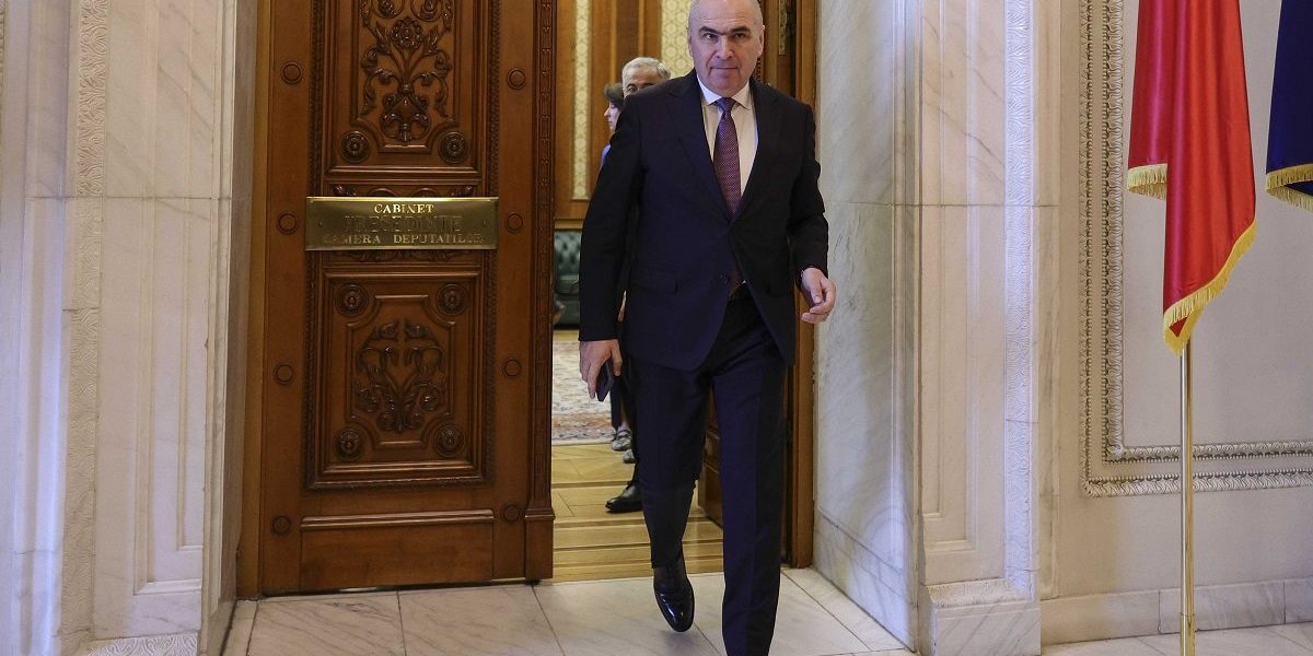 Guvernul pregătește un buget cu măsuri dure, în ciuda nemulțumirii tot mai evidente a autorităților locale Joi seara, în cadrul unei sesiuni de plen reunit al Parlamentului, premierul Ilie Bolojan a făcut anunțuri importante cu privire la bugetul pentru anul 2026, un document despre care guvernul susține că a fost construit pe o estimare prudentă a veniturilor statului