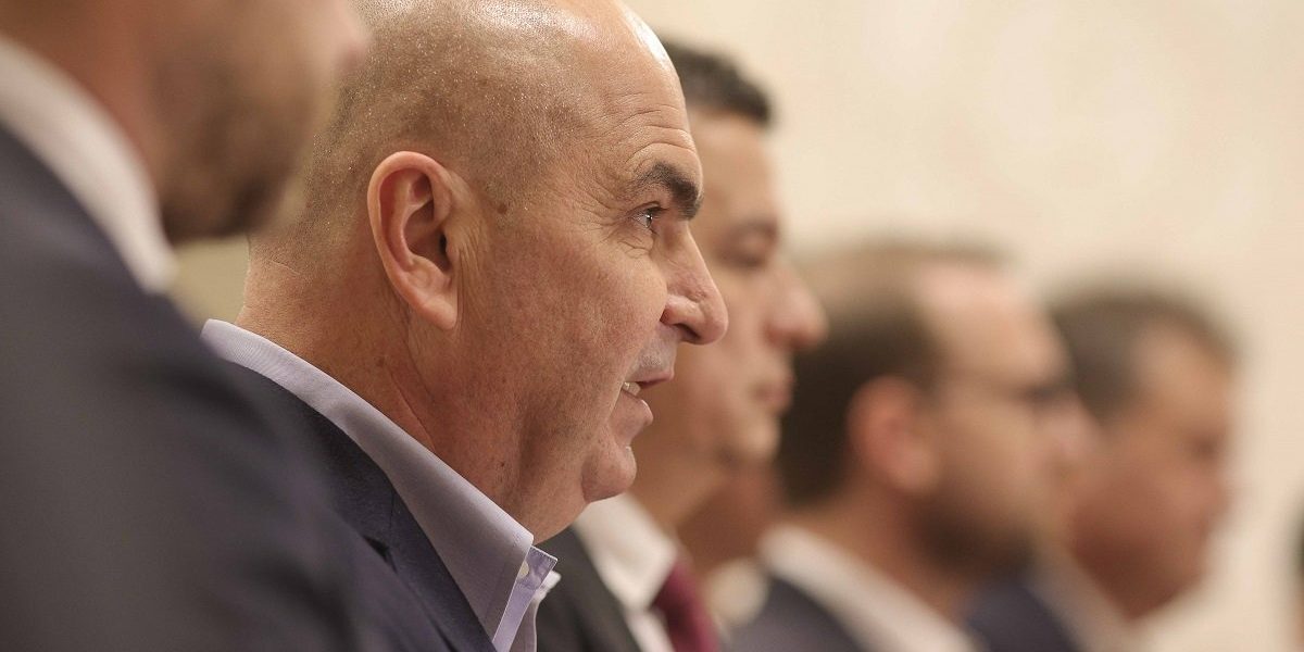 Coaliția de guvernare românească, formate din PSD, PNL și UDMR, s-a reunit miercuri într-o nouă rundă de discuții pentru a definitiva proiectul Legii bugetului de stat pe anul următor