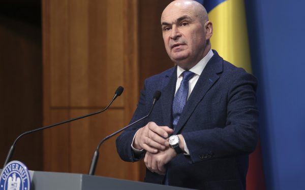 Bugetul României pentru 2026, adoptat abia după o întârziere semnificativă, reflectă dificultăți severe în construcția unei agende fiscale echilibrate, în contextul unei coaliții largi guvernamentale fragilitate și incertitudine economică