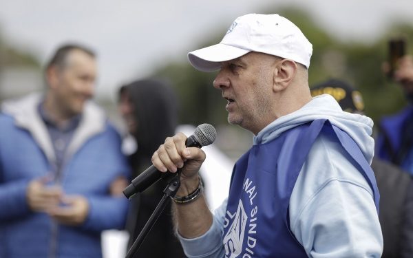 Blocul Național Sindical cere convocarea urgentă a comisiilor parlamentare pentru evaluarea reducerii cu 10% a cheltuielilor la ANAF și CNAS