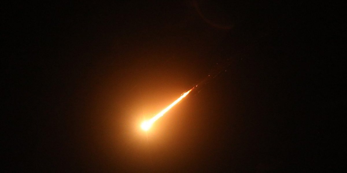 Iranul a lansat peste 400 de rachete balistice împotriva Israelului, 92% fiind interceptate Tensiunile din Orientul Mijlociu continuă să escaladeze o dată cu conflictele izbucnite în ultimele luni, o situație agravată de ultimele declarații ale armatei israeliene, care susține că a interceptat în total peste 400 de rachete balistice lansate de Iran asupra teritoriului israelian