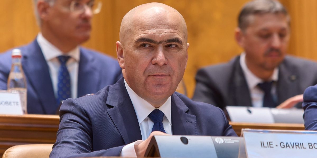 Premierul Ilie Bolojan: „Este nevoie de mai multă înțelepciune în gestionarea problemelor Capitalei” Situația financiară complexă a Bucureștiului, caracterizată de datorii în creștere și dificultăți în gestionarea serviciilor publice esențiale, a fost recent accentuată de declarațiile Premierului Ilie Bolojan