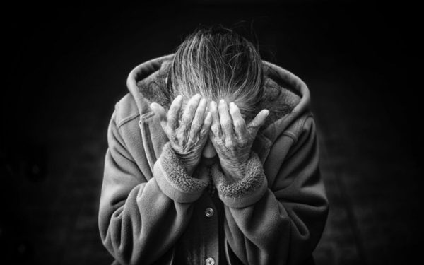 Bacteriile pot provoca pierderea memoriei la bătrâni