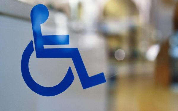 Zeci de mii de români sănătoși primesc pensii de handicap prin mecanismul „bolnavilor închipuiți”
