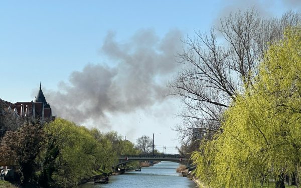 Incendiu în zona Freidorf din Timișoara: pompierii intervin pentru stingerea unui foc de vegetație și deșeuri Un incendiu izbucnit miercuri în zona Freidorf, din apropierea Liceului Tehnologic Transporturi Auto, a mobilizat echipele de intervenție ale ISU Timiș