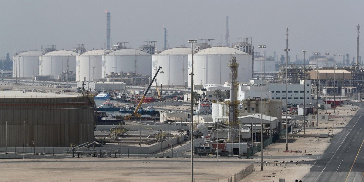 Perturbări majore pe piețele de energie după atacurile asupra instalației Ras Laffan din Qatar Atacul cu rachete asupra complexului Ras Laffan din Qatar, unul dintre cele mai mari și complexe depozite de gaz natural lichefiat (GNL) din lume, a provocat o criză energetică de amploare și a tensionat piețele internaționale de gaze