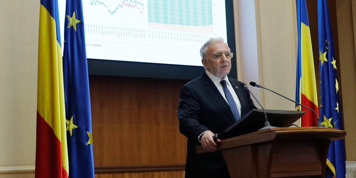 Guvernul trebuie să reducă rapid deficitul bugetar pentru a nu risca credibilitatea internațională, avertizează Mugur Isărescu România trebuie să ia măsuri rapide pentru corectarea deficitului bugetar, avertizează guvernatorul BNR, Mugur Isărescu