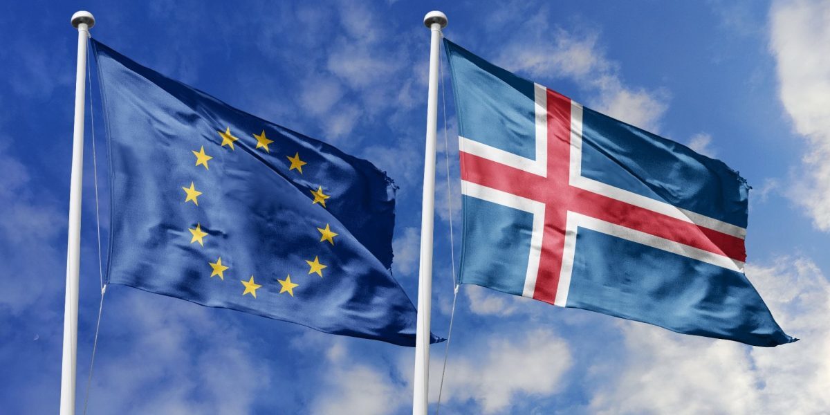 Guvernul islandez a luat prin surprindere scena politică și economică din Europa prin anunțul că va organiza mai devreme decât era planificat un referendum pentru reluarea negocierilor de aderare la Uniunea Europeană, programat pentru 29 august