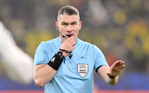 Istvan Kovacs, în centrul controversei după derby-ul Rapid – Dinamo Arbitrul român Istvan Kovacs, 41 de ani, cel mai experimentat oficial de pe lista FIFA, riscă suspendarea după decizia controversată din meciul Rapid – Dinamo, scor 3-2