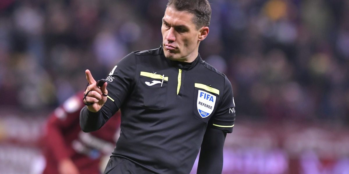 Rapid și Dinamo se înfruntă în debutul play-off-ului, cu Istvan Kovacs la centru Două dintre cele mai titrate și controversate cluburi din fotbalul românesc se pregătesc pentru un meci de mare intensitate în startul fazei de play-off