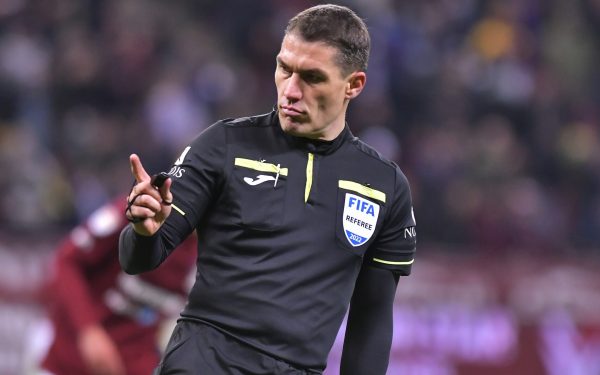 Rapid și Dinamo se înfruntă în debutul play-off-ului, cu Istvan Kovacs la centru Două dintre cele mai titrate și controversate cluburi din fotbalul românesc se pregătesc pentru un meci de mare intensitate în startul fazei de play-off