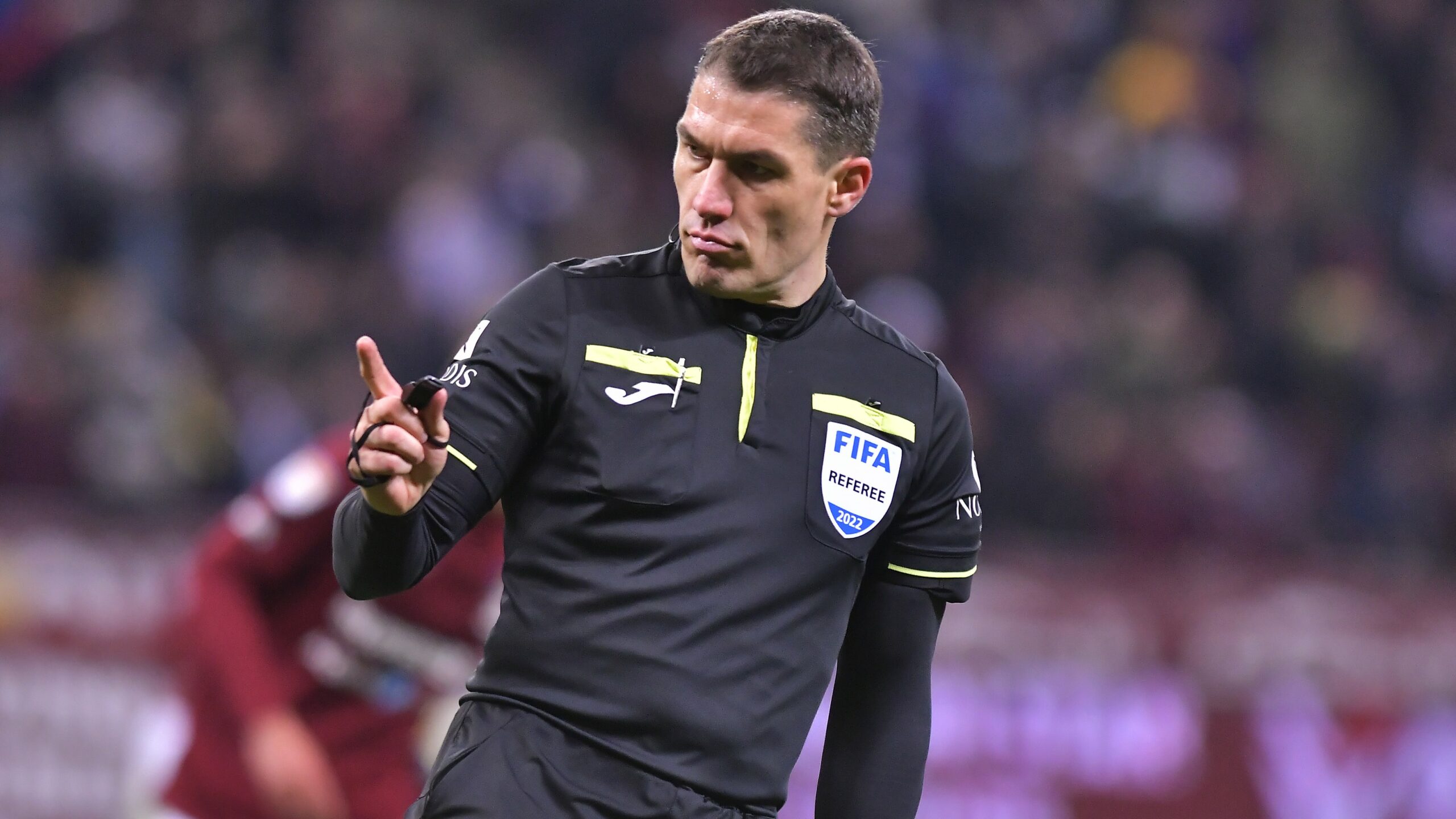 Rapid și Dinamo se înfruntă în debutul play-off-ului, cu Istvan Kovacs la centru Două dintre cele mai titrate și controversate cluburi din fotbalul românesc se pregătesc pentru un meci de mare intensitate în startul fazei de play-off