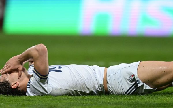 Italia, pentru prima dată de la finala din 2006, ratează calificarea la Campionatul Mondial după o înfrângere dramatică în penalty-uri contra Bosniei și Herțegovina Italia, patru-titulată campioană mondială și europeană, a decis să participe pentru prima dată în ultimele două decenii la un Campionat Mondial fără a fi reprezentată de lotul actual, după o înfrângere dureroasă în finala playoff-ului din Bosnia și Herțegovina, marți seara, în Zenica