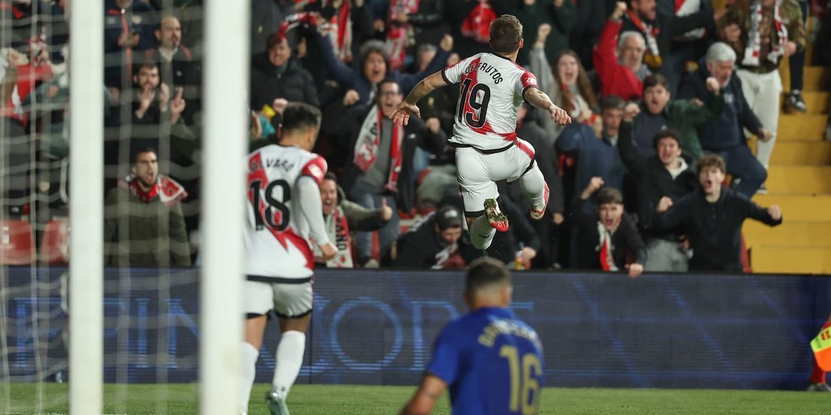 Rayo Vallecano și Real Oviedo se întâlnesc pe teren, după aproape o lună de incertitudini legate de condițiile de joc După aproape o lună de amânare și controverse, meciul dintre Rayo Vallecano și Real Oviedo s-a disputat miercuri, într-un stadion complet refăcut, dar cu tensiuni încărcate