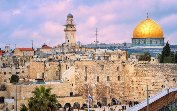 Trei explozii au zguduit Ierusalimul, însă, potrivit oficialilor israelieni, situația rămâne relativ calmă, fără a fi înregistrate victime sau atacuri directe cu rachete