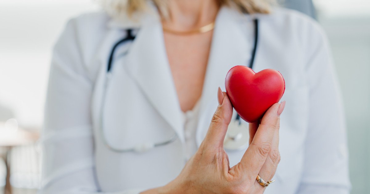 Femeile pot suferi infarct mai devreme decât bărbații, chiar cu artere sănătoase (studiu)