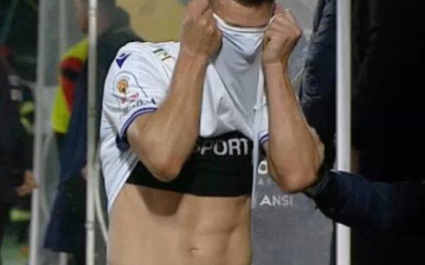 Cotidianul sportiv a fost zguduit joi seară de o scenă tensionată care a avut loc pe terenul echipei Argeș, într-un meci aparent relaxat împotriva formației Bistrița