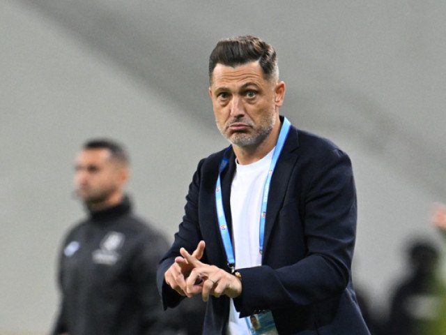 Mirel Rădoi, între două oferte de peste un milion de euro: ce urmează pentru selecționerul României? Trecerea carierei sale din postura de jucător de top în cea de antrenor de succes a fost marcată de pași importanți