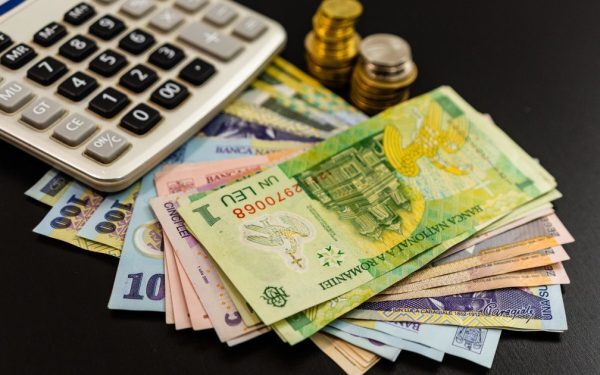 Guvernul a anunțat joi creșterea salariului minim brut pe economie, de la 4.050 de lei la 4.325 de lei, începând cu 1 iulie 2026