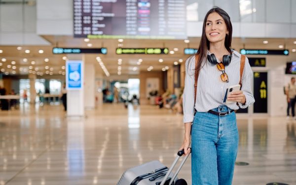 Parlamentul European a adoptat joi o nouă legislație menită să întărească protecția pasagerilor și turiștilor, răspunzând la creșterea nemulțumirilor generate de falimentele repetate din sectorul turistic și de problemele apărute în timpul pandemiei de COVID-19
