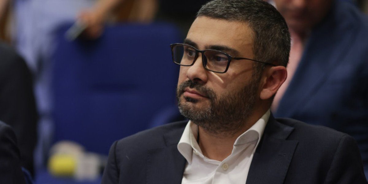 Prietenii bugetului: Măsuri sociale echilibrate și finanțare clară pentru protejarea celor mai vulnerabili Anunțul făcut recent de ministrul Muncii, Florin Manole, aduce în prim-plan o strategie guvernamentală menit să sprijine cele mai vulnerabile categorii ale populației în contextul crizei economice și creșterii accelerată a costului vieții