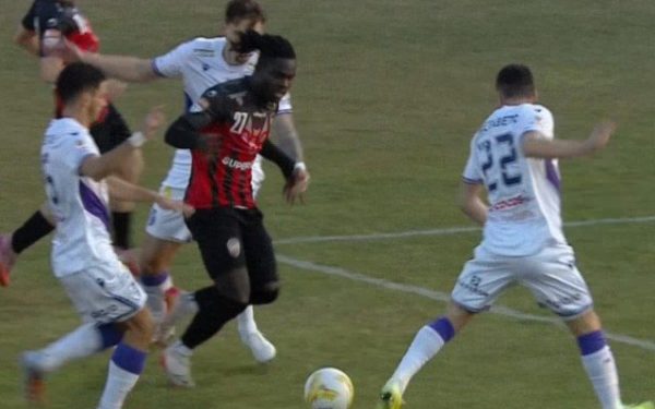 Gloria Bistrița obține o victorie importantă în Argeș, în timp ce Universitatea Craiova și CFR Luptă pentru un loc în semifinale Într-o etapă plină de tensiune, echipa Gloria Bistrița a reușit să obțină o victorie crucială în deplasare împotriva celor de la Argeș, scor 1-0, într-un meci din liga a doua